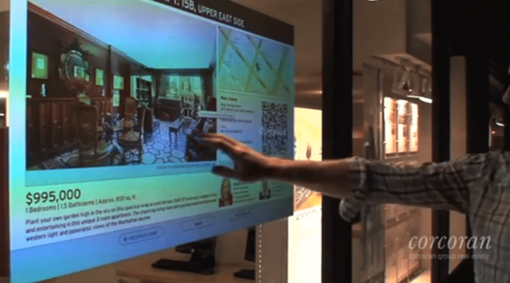 Brokerage's interactive display attracts users like moths to light