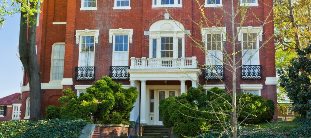 What defines a luxury home in Washington DC?
