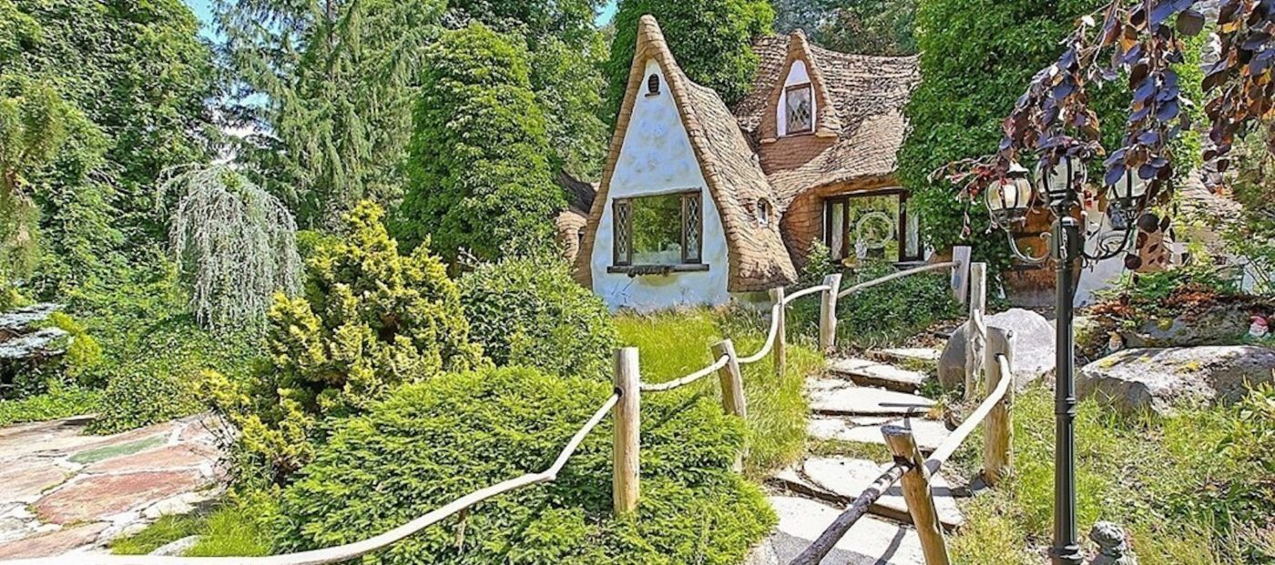 Calling All Fairy Tale Lovers Snow White S Cottage Just Hit The