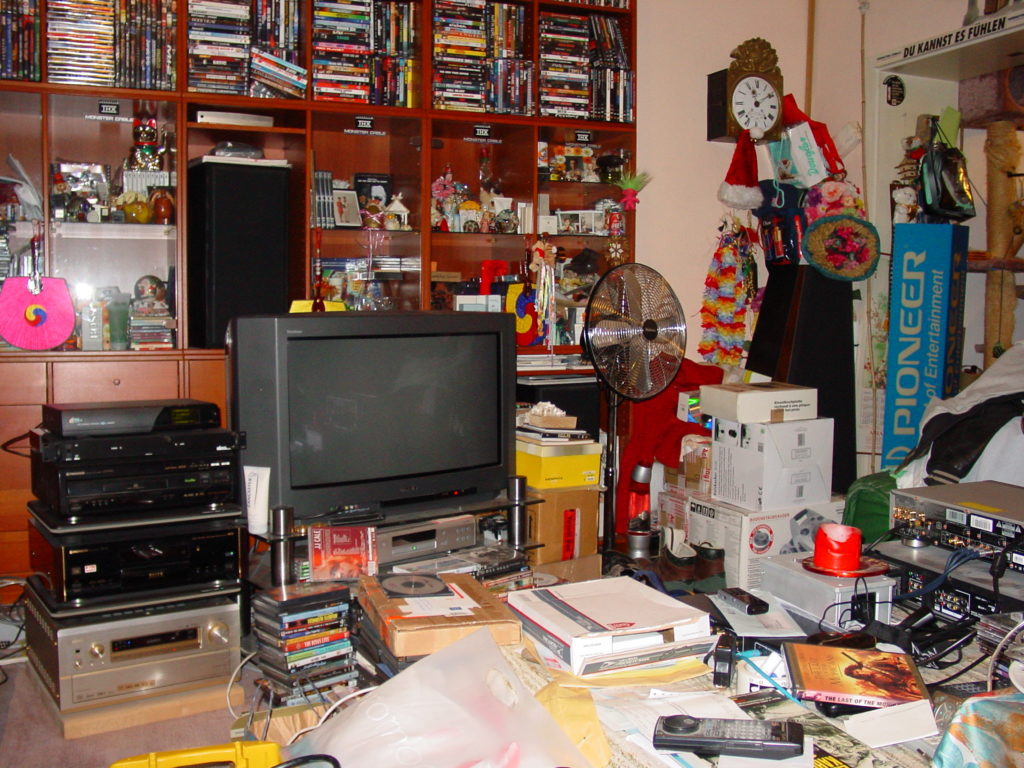 Cluttered-home-Zolo-Realty