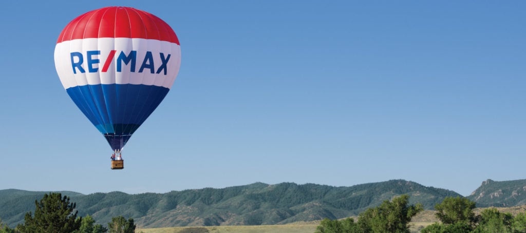 REMAX balloon flying high