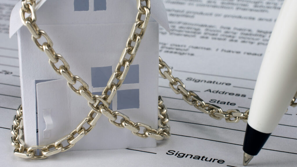 Pending home sales start downward plummet in March: NAR