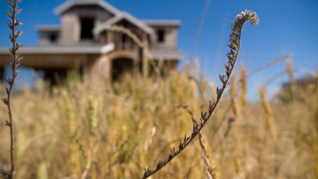 Amid halt on foreclosures, zombie property rate remains constant