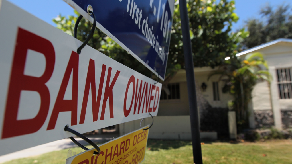 Foreclosure activity ticks down slightly in April