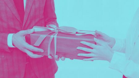 Steal these 9 chic promotional gifts for better branding