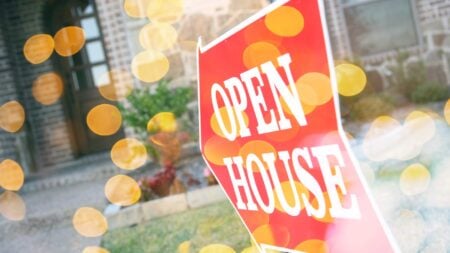 How to safely handle an open house