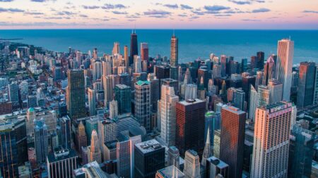 RedfinNow becomes first major iBuyer to launch in Chicago