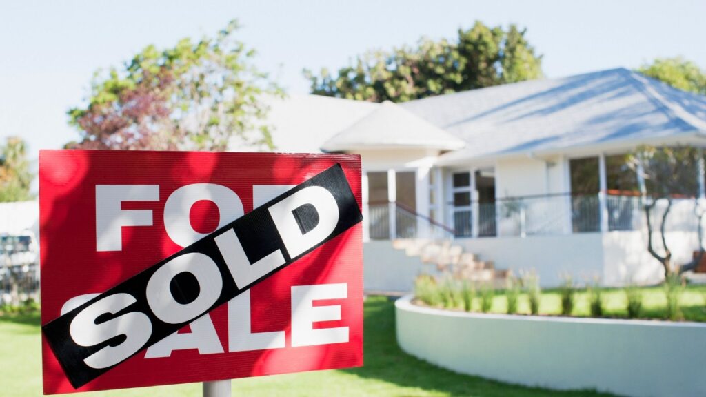 Cash Buyers 4 Times More Likely To Win Bidding Wars, New Study Finds