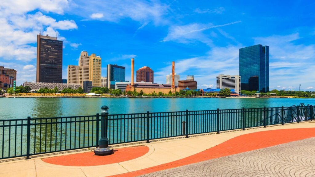 Here are the 10 best (and worst) cities for women in real estate
